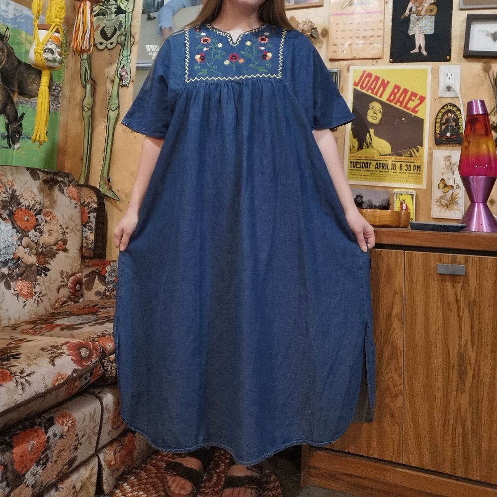 90s does 70s Groovy Vanity Fair Jean Denim Kaftan Mirrored Floral Embroidered